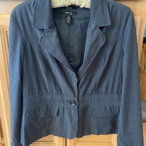 Very Good Condition Woman’s lightweight jacket.